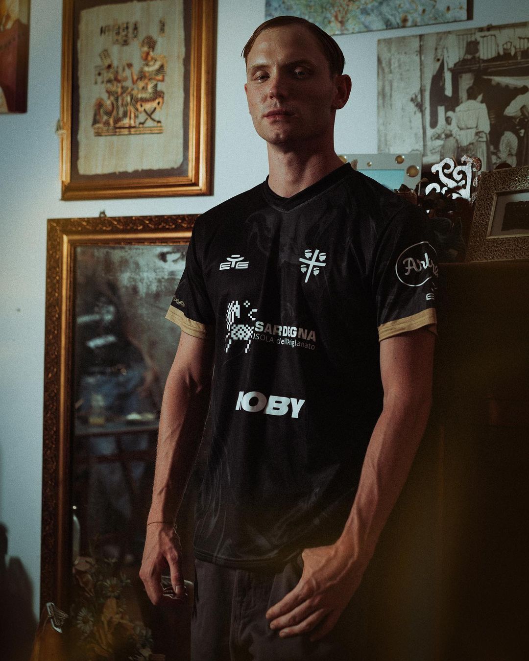 Maglie del Cagliari 2024-2025: i simboli della Sardegna secondo Eye Sport