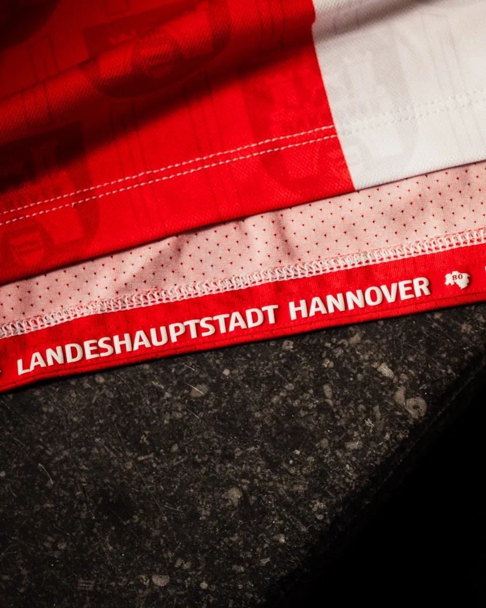 Hannover 96 e Macron lanciano una maglia speciale per gli 80 anni della capitale Hannover