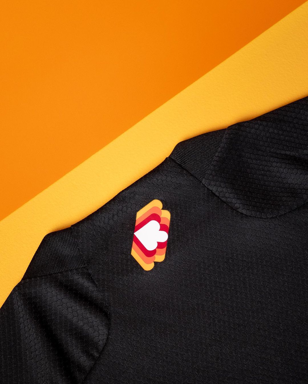 Terza maglia della AS Roma 2023-2024: «Eternal love» firmata adidas