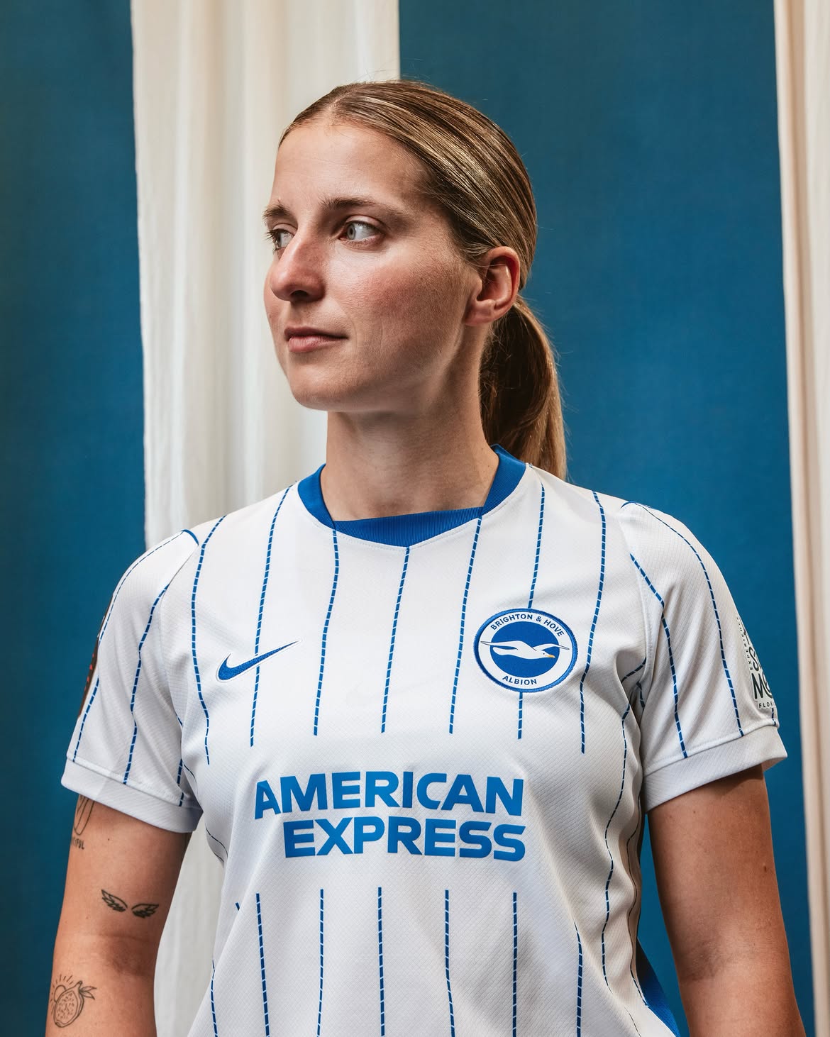 Maglie Brighton & Hove Albion 2026-2027 ispirate alle maglie del 1983