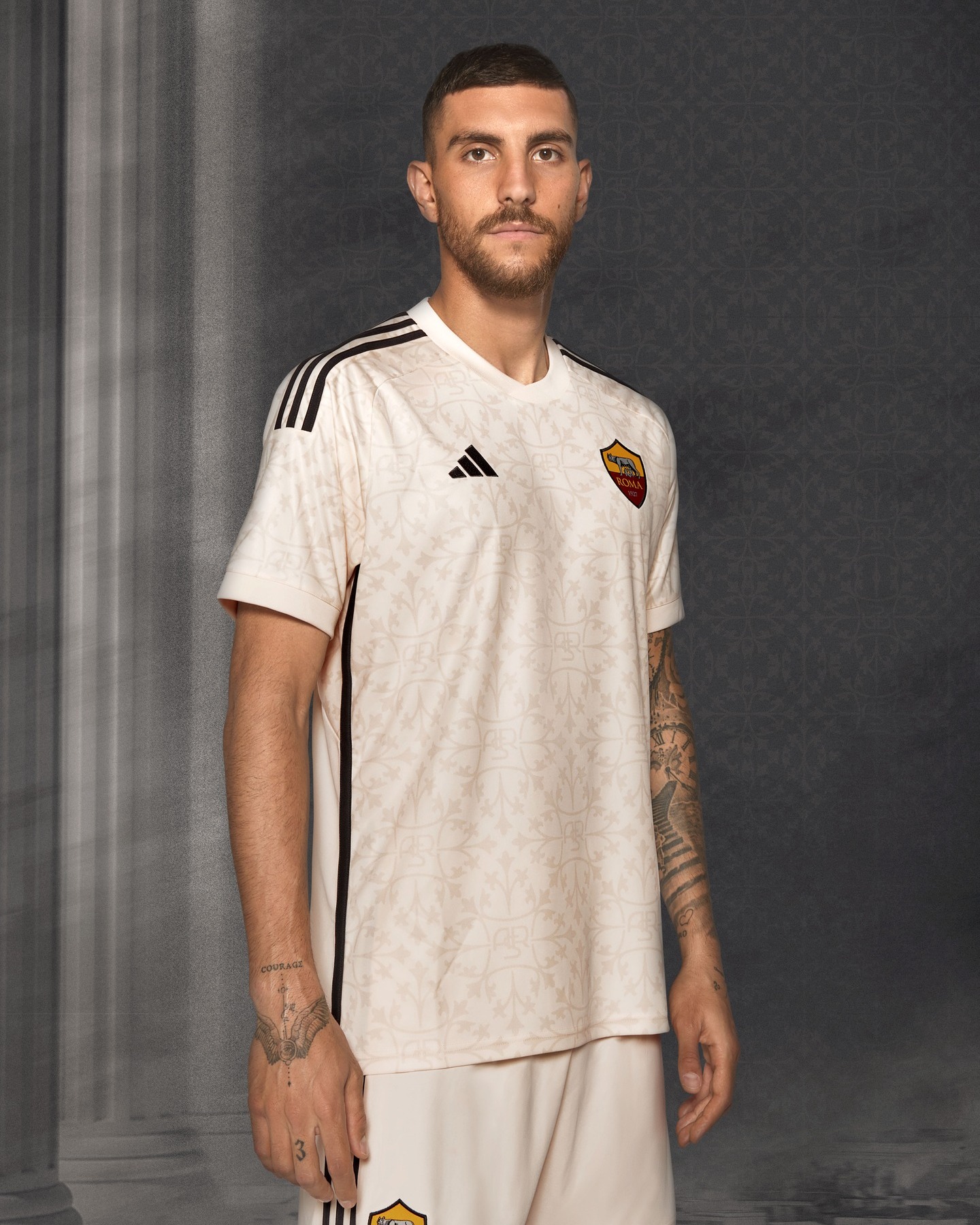 Maglia away della AS Roma 2023-2024: il marmo e l'architettura romana