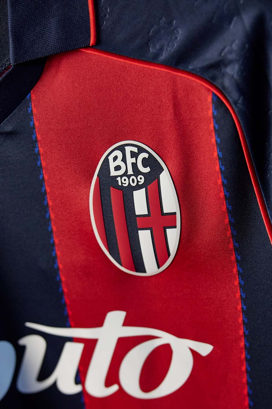 Le maglie del Bologna FC 2026-2027 omaggio allo Stadio Renato Dall'Ara