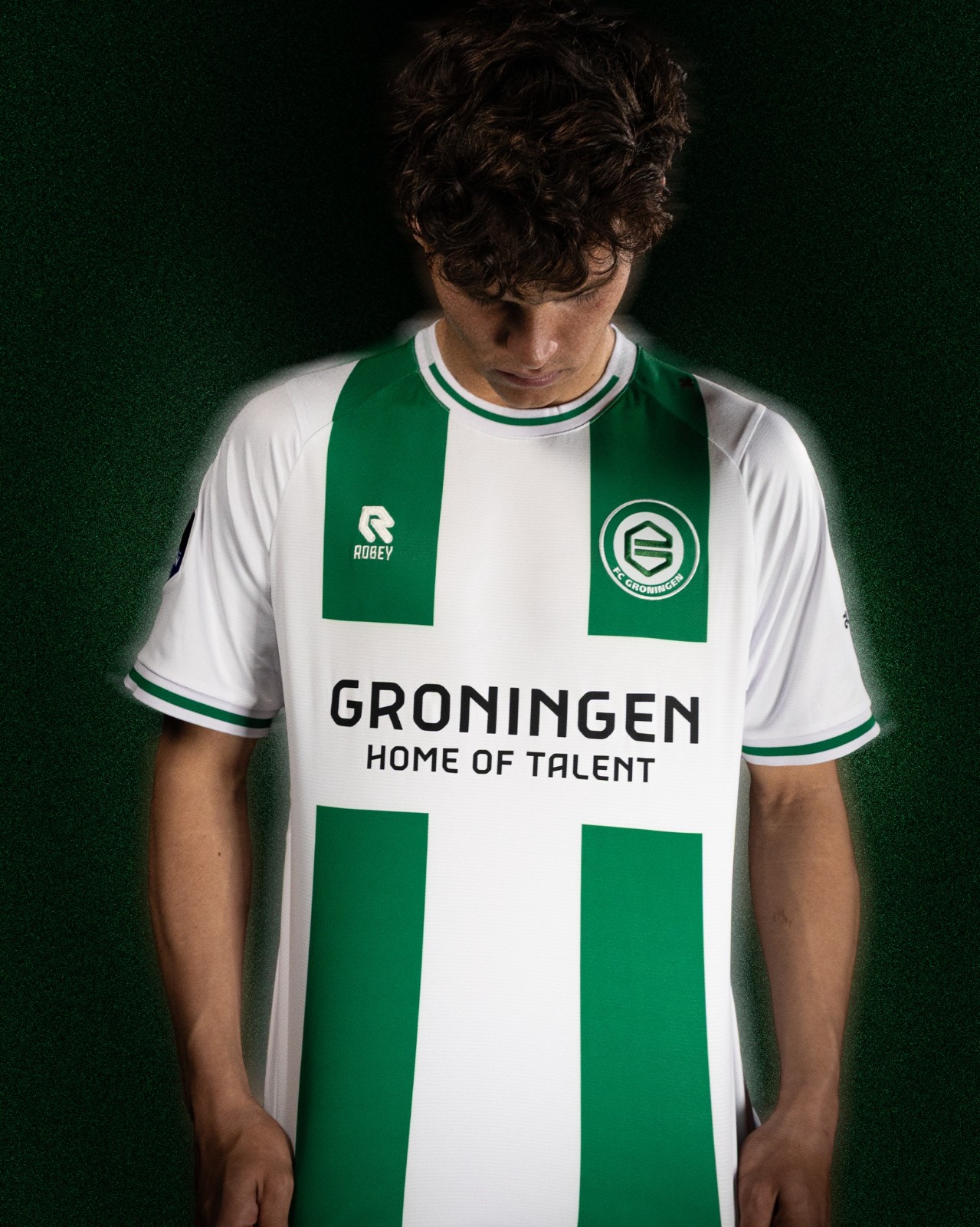 Maglie FC Groningen 2026-2027 omaggio alla G e al viola!