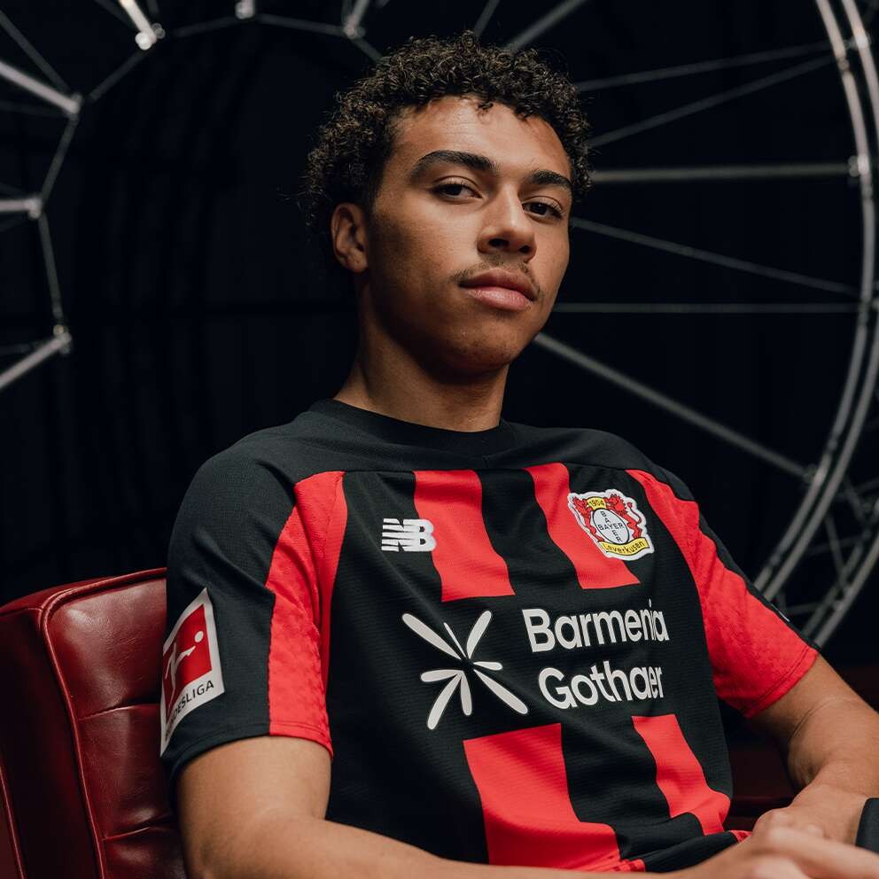 Maglie del Bayer Leverkusen 2026-2027 ispirate alla BayArena e a 'City of Colours'