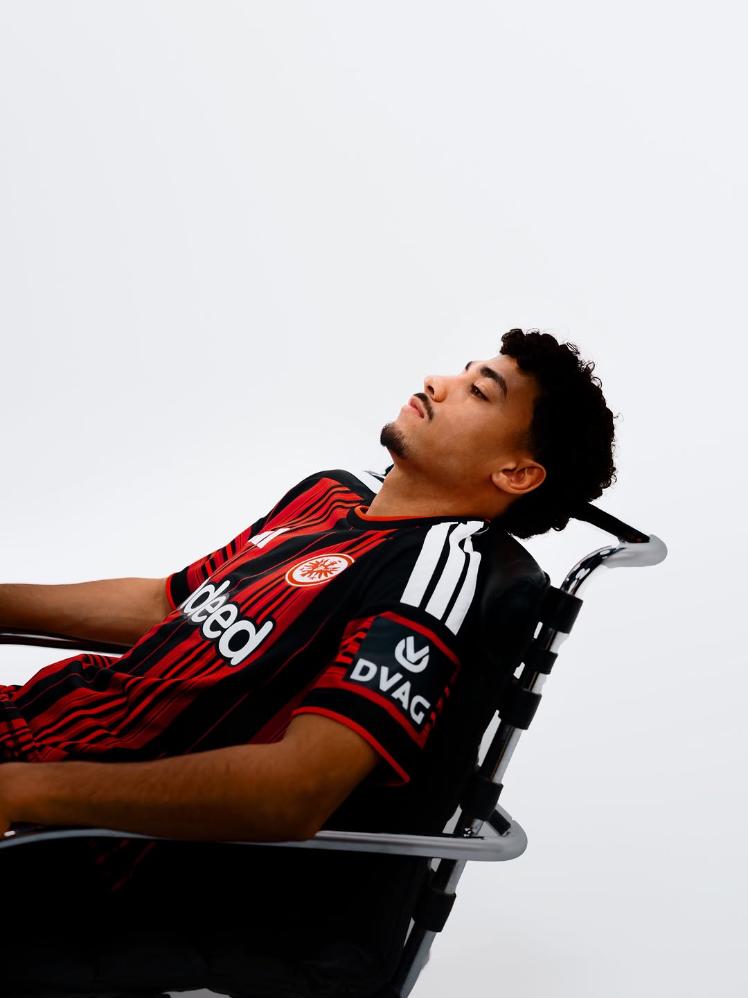 Maglie Eintracht Frankfurt 2026-2027 celebrano il club e la citta
