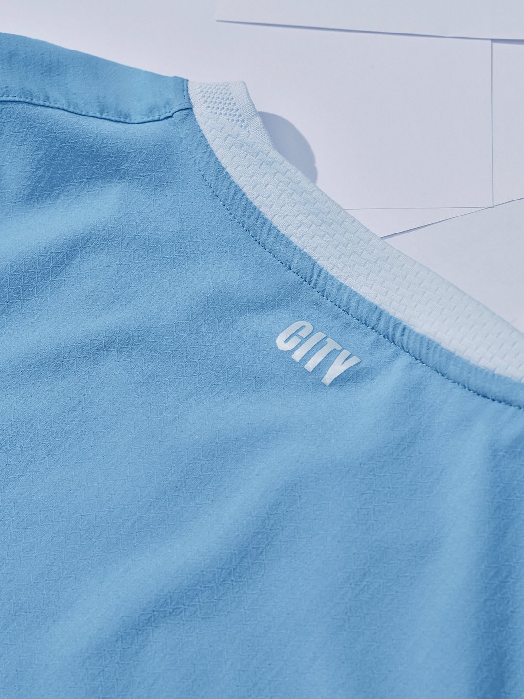 Maglia home del Manchester City 2026-2027: «Not your typical City» e il gradiente di Puma