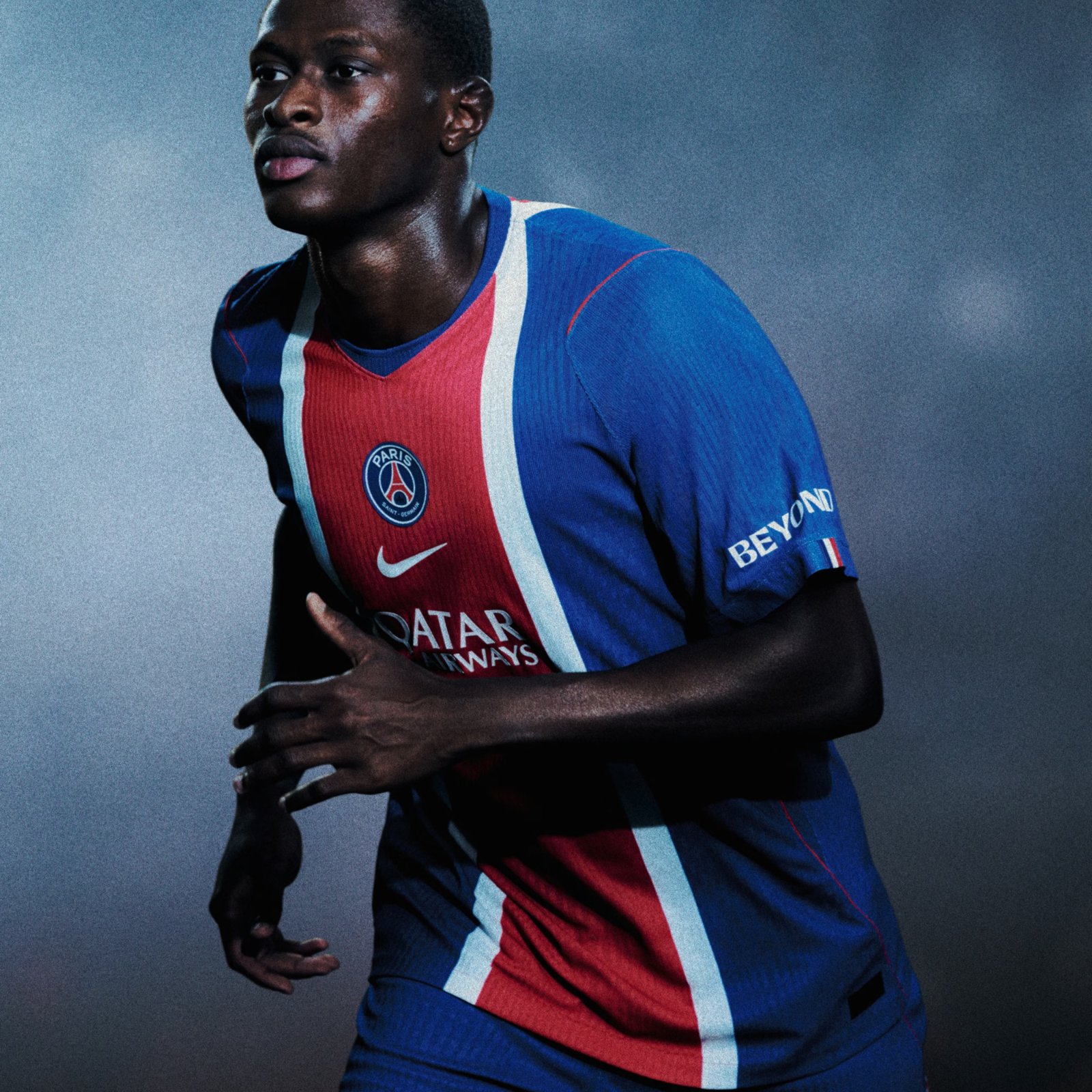 Maglia home del Paris Saint-Germain 2026-2027: «Fiers de nos couleurs» e il ritorno del design Hechter