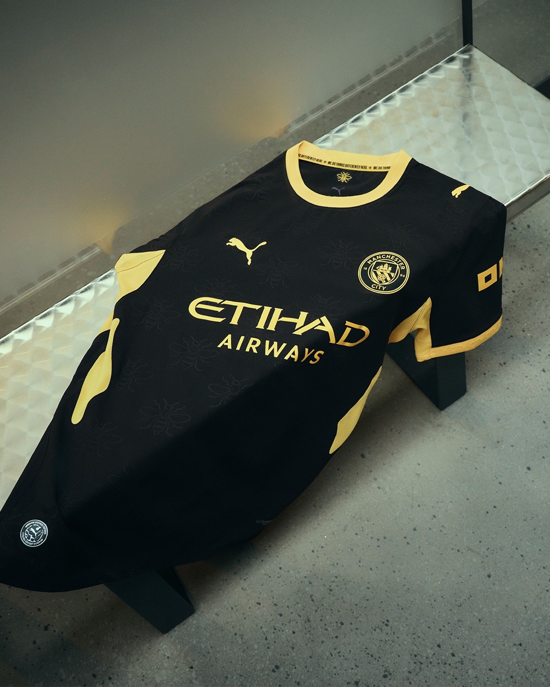 Maglia away del Manchester City 2026-2027 all'insegna della Worker Bee