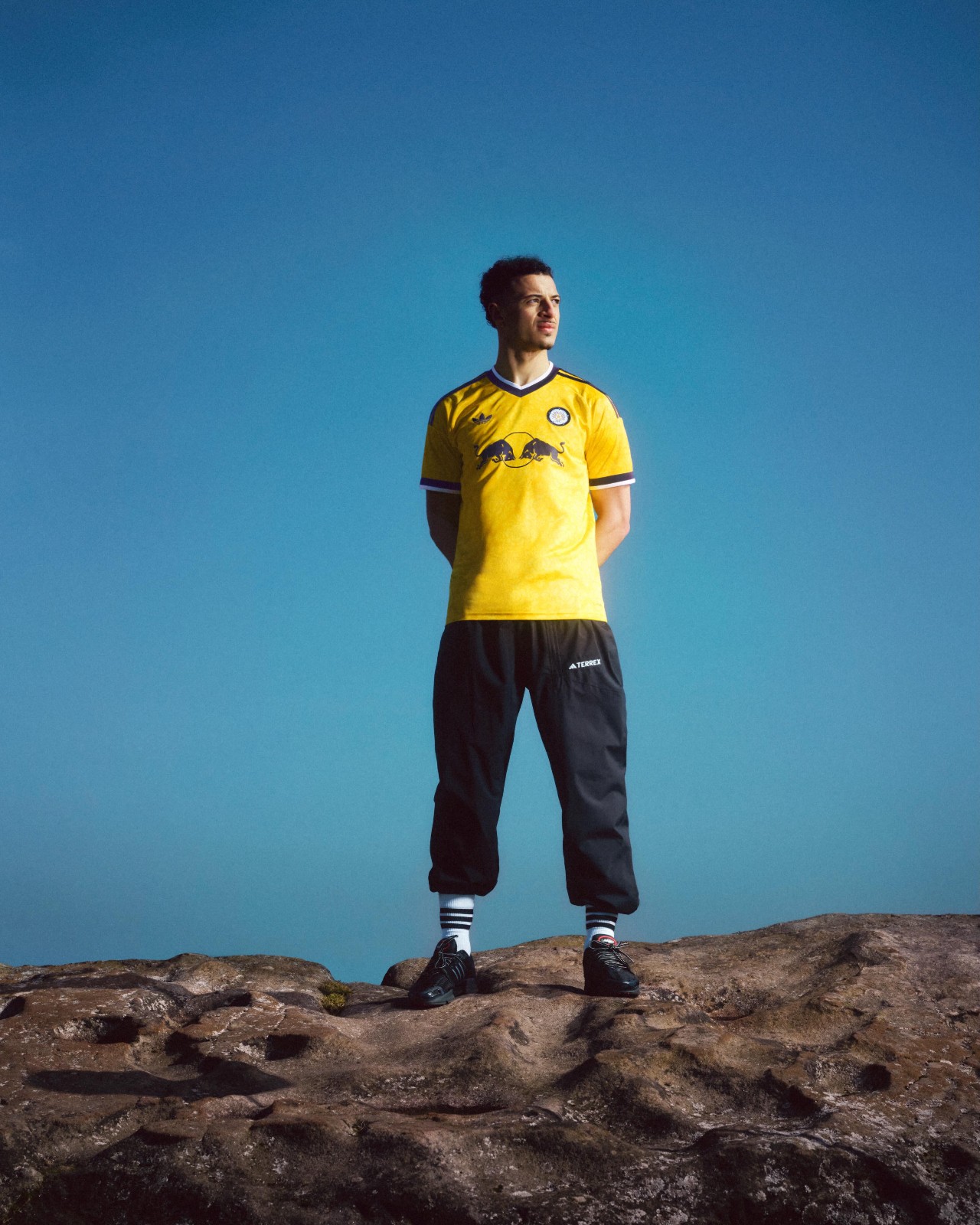 La maglia away del Leeds United 2026-2027 è un omaggio alla rosa dello Yorkshire