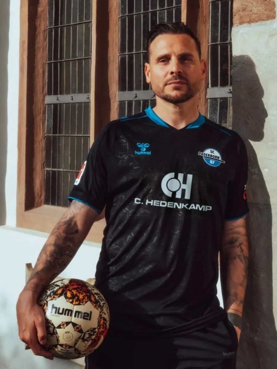 Maglie del SC Paderborn 07 2026-2027: omaggio al Duomo e al pavone