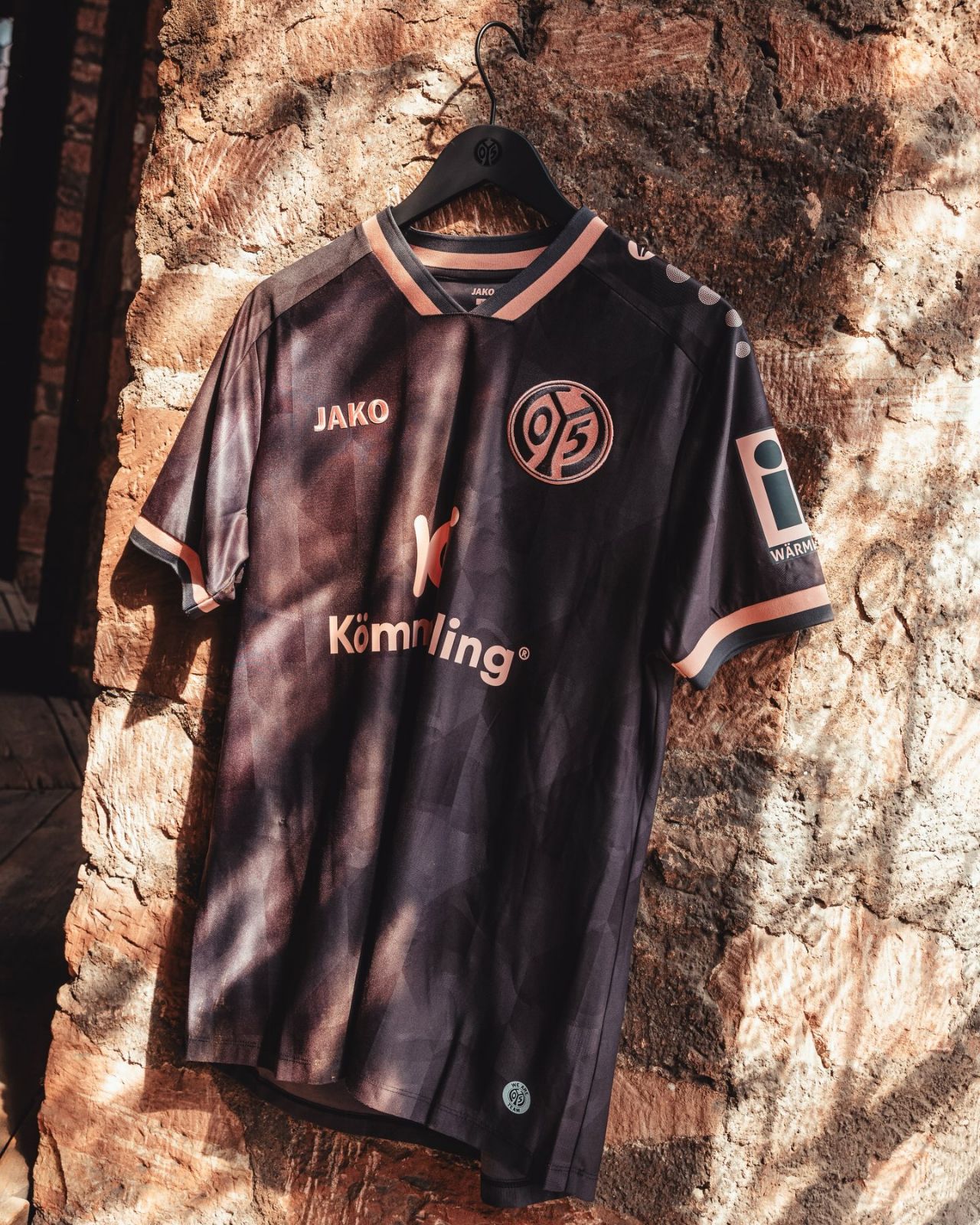 Le maglie FSV Mainz 05 2026-2027 sono ricche di dettagli del club