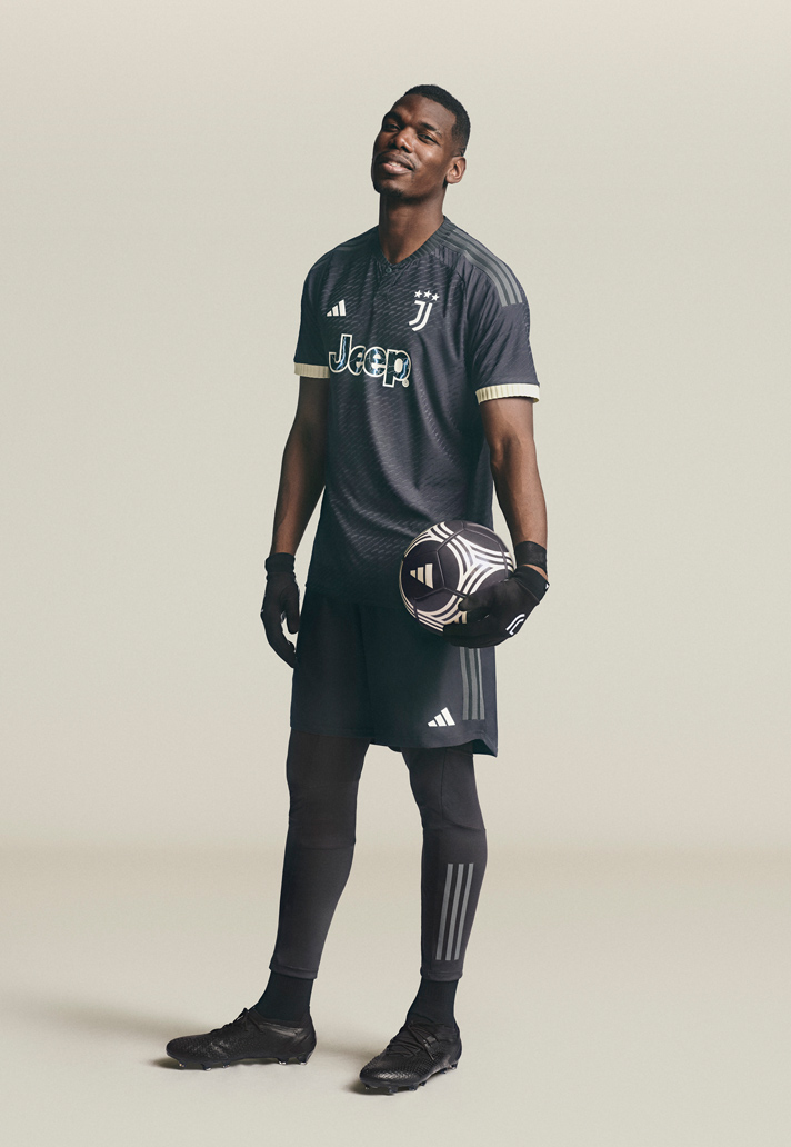 Terza maglia della Juventus 2023-2024: l'antracite industriale di Torino