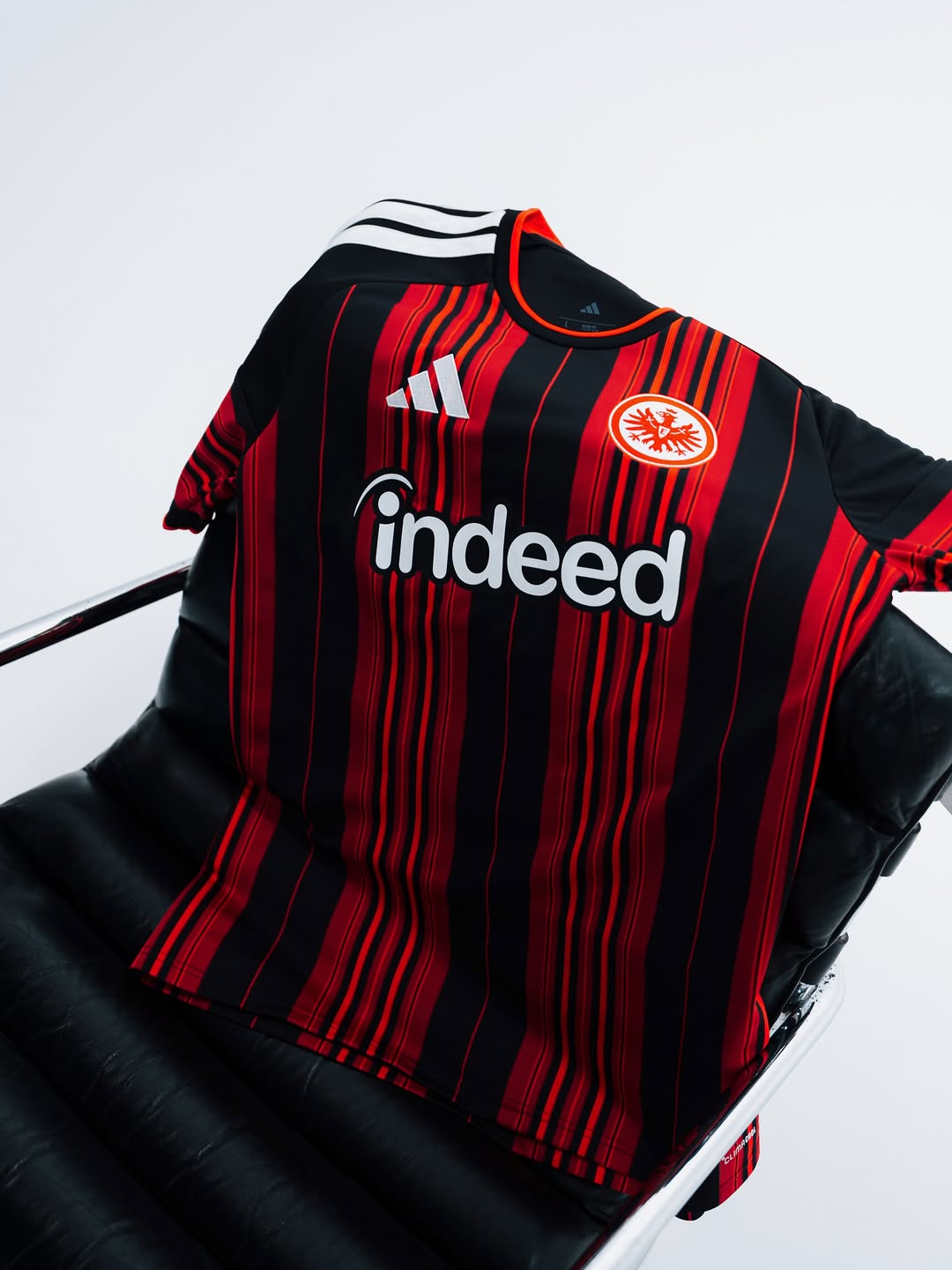 Maglie Eintracht Frankfurt 2026-2027 celebrano il club e la citta