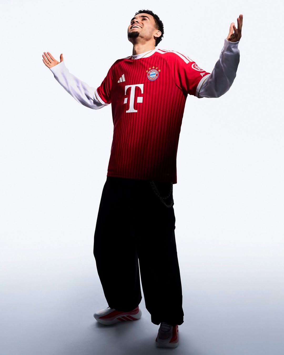 Maglia home Bayern München 2026-2027 con strisce verticali
