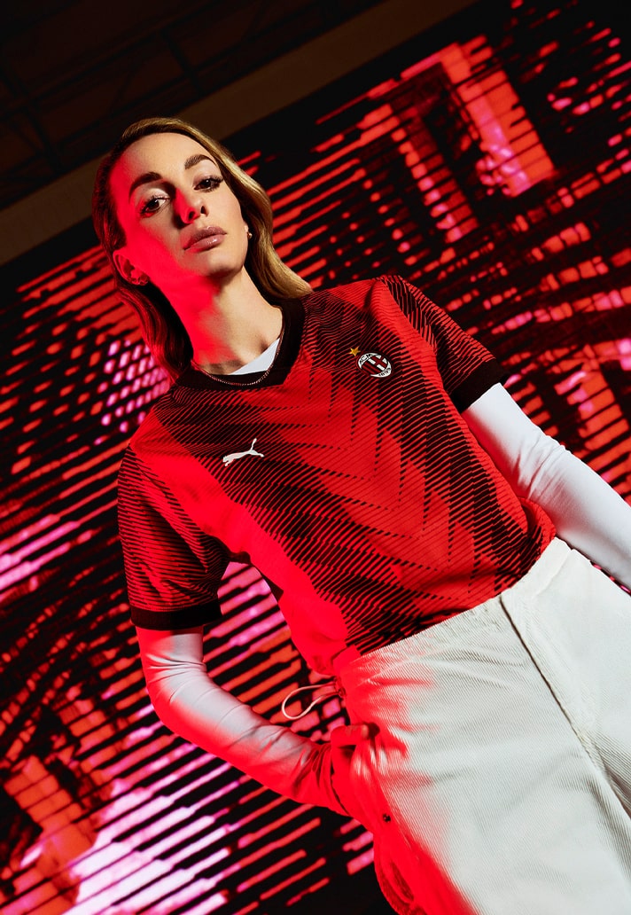 Maglia home del Milan 2023-2024: l'energia di Milano firmata Puma