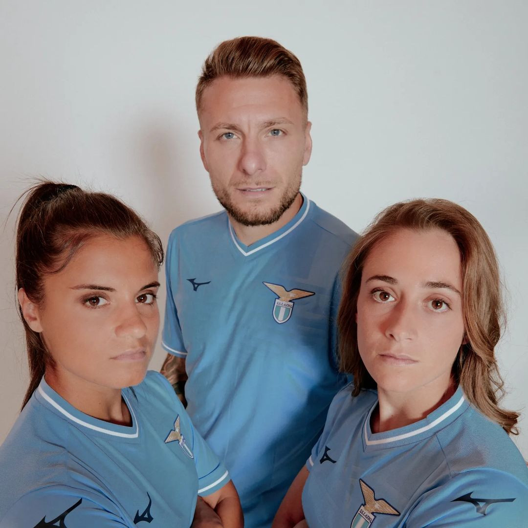 Maglie della SS Lazio 2023-2024: Mizuno celebra i 50 anni dal primo scudetto