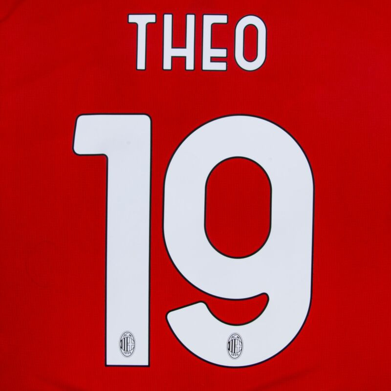 Personalizzazione ufficiale del Milan 2024-2025: font, colori e patch