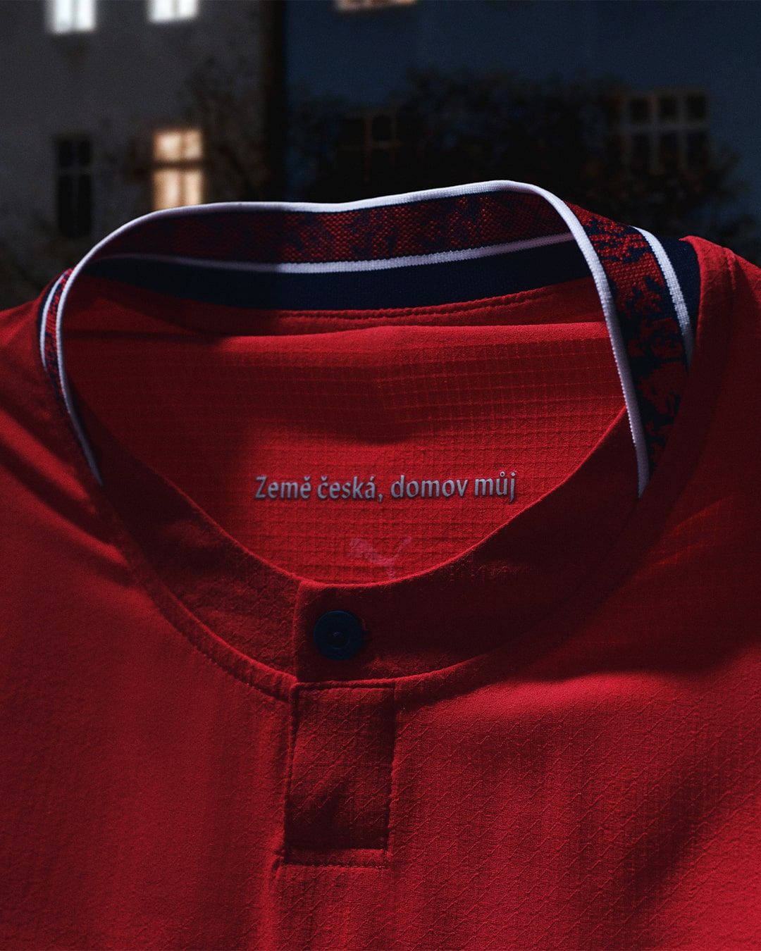 Maglie Repubblica Ceca Mondiali 2026 ispirate alla maglia del 1996 e al cristallo