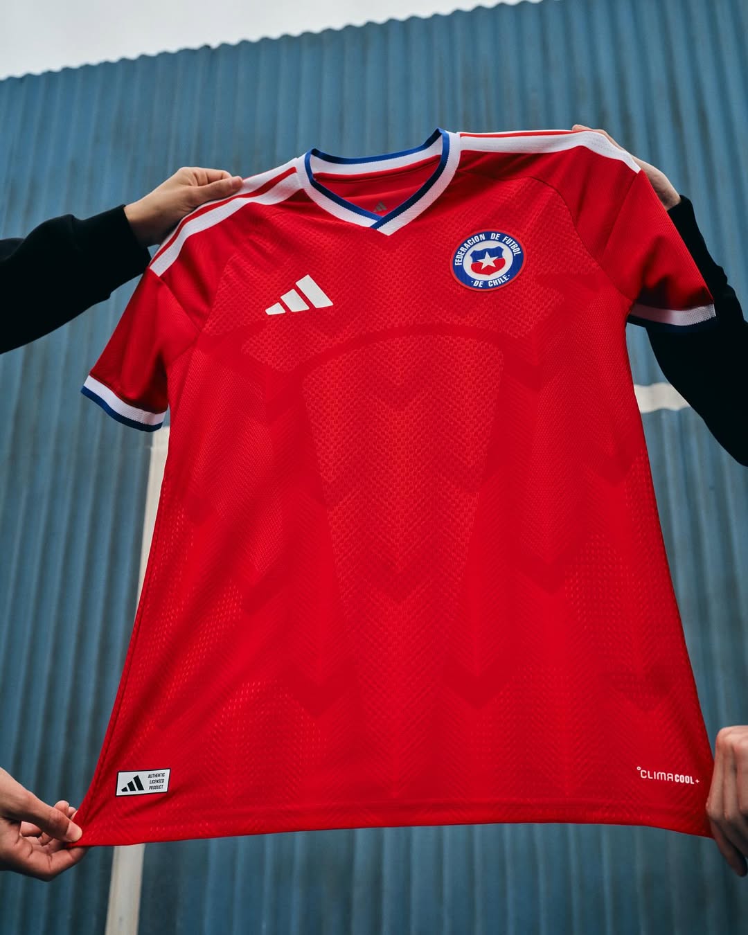 Le maglie del Cile 2026-2027 ispirate a un uccello e a un fenomeno naturale