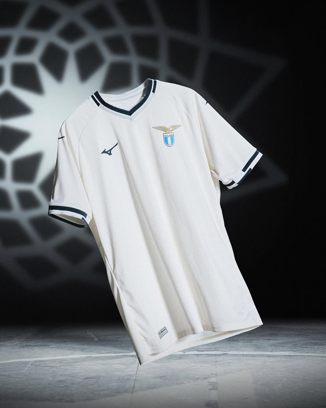 Maglie della SS Lazio 2025-2026 con la stampa all-over del Campidoglio