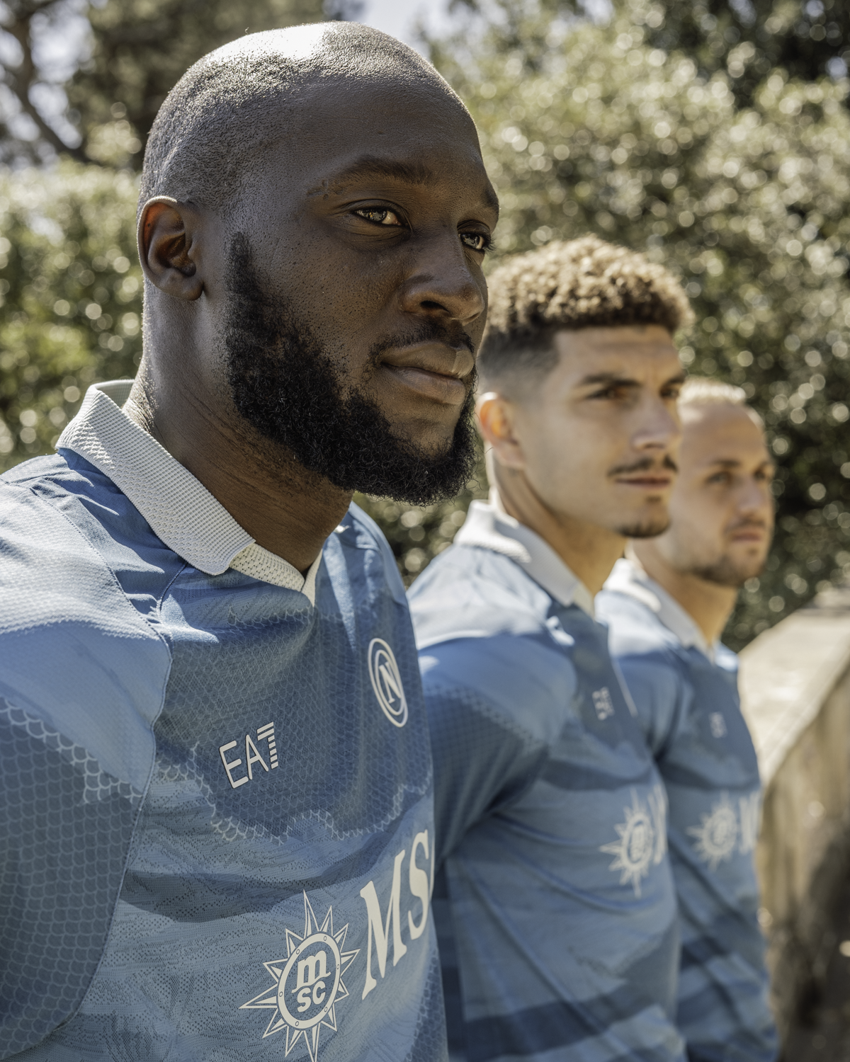 Il Napoli celebra la città con la maglia EA7 Partenope
