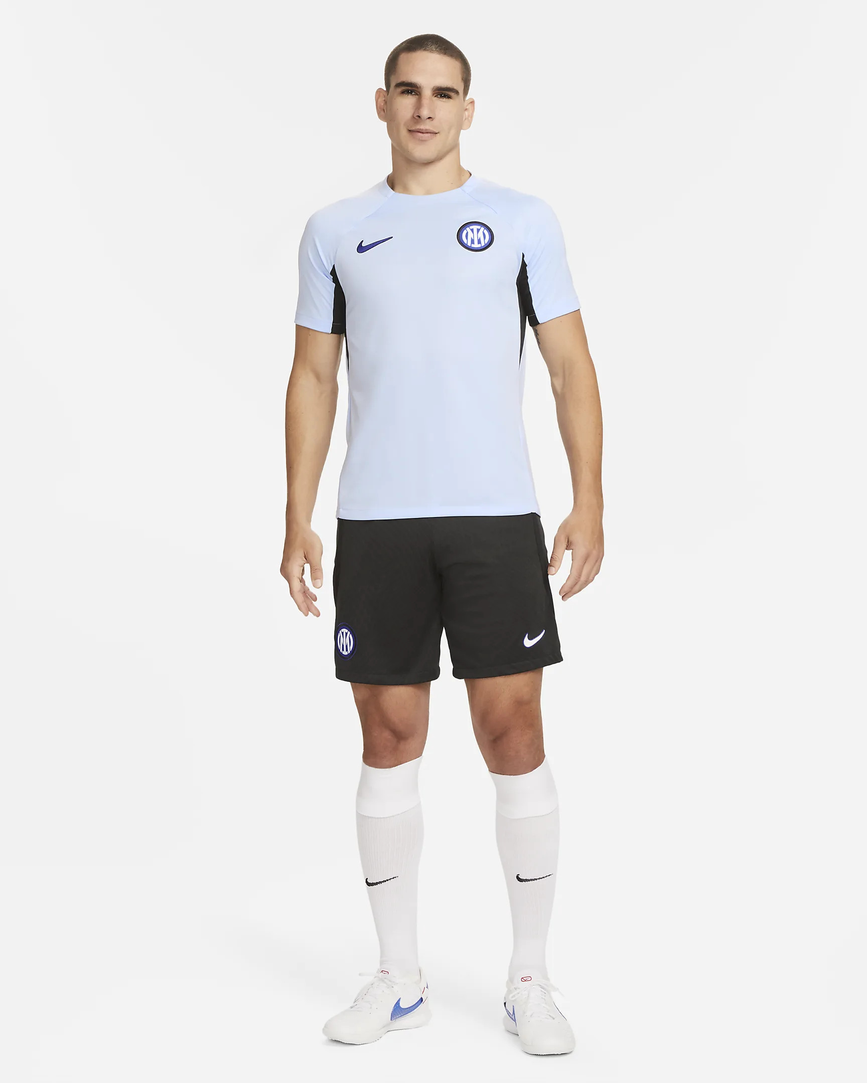 Maglie da allenamento dell'Inter 2023-2024: lo Strike di Nike in azzurro