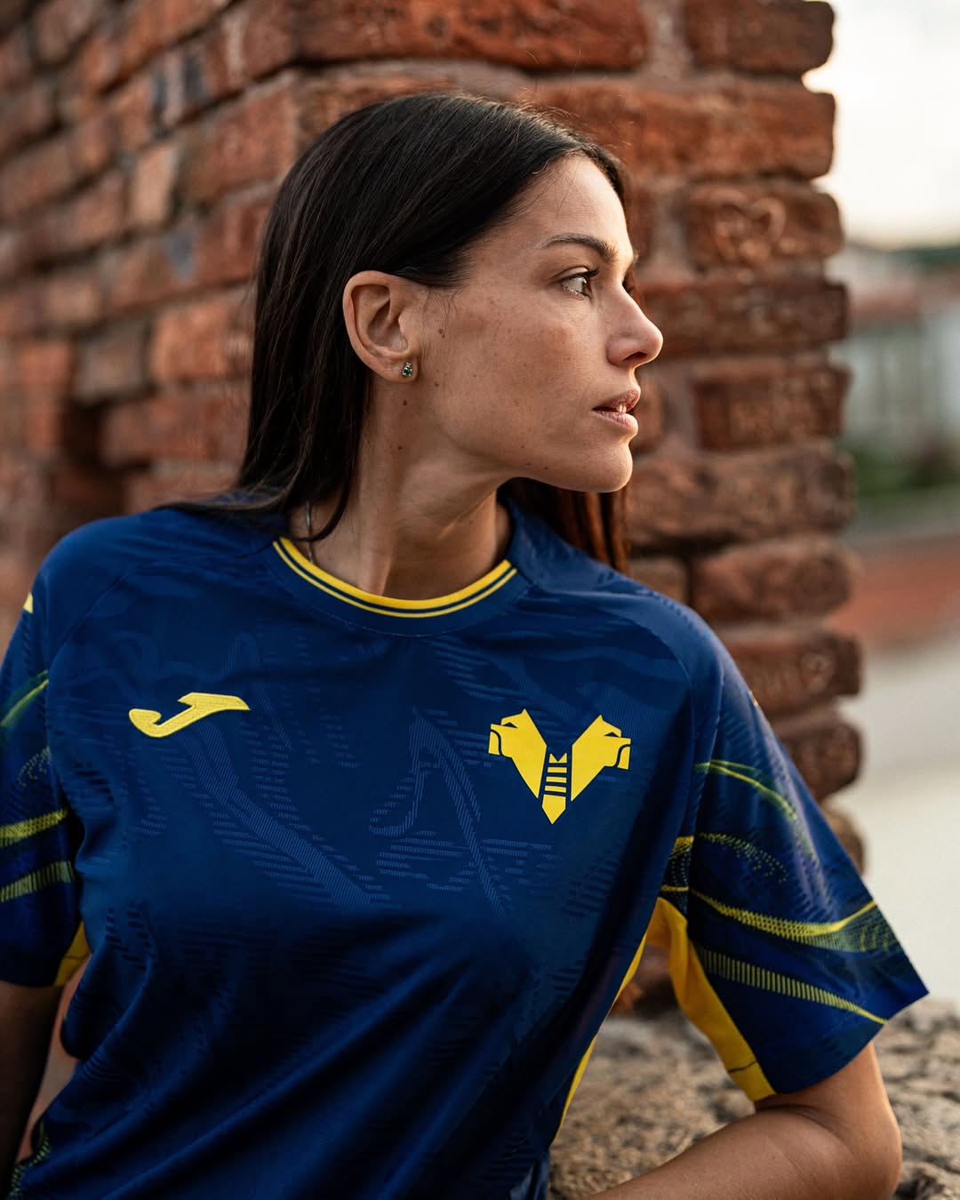 Maglie dell'Hellas Verona 2025-2026: i mastini di JOMA e il ricordo del 1985-1986