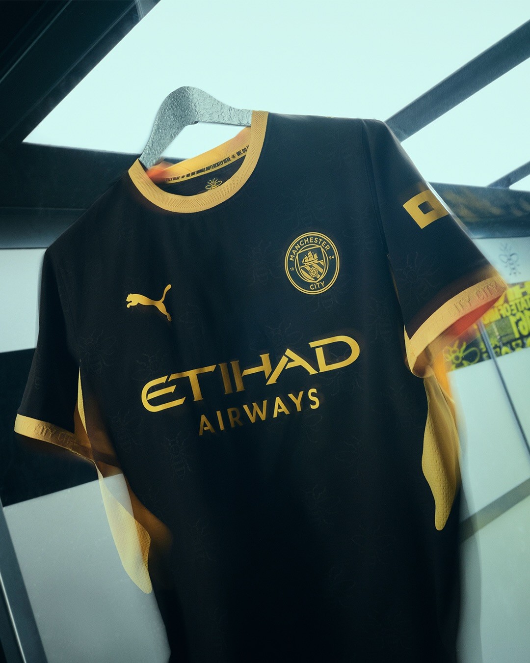Maglia away del Manchester City 2026-2027 all'insegna della Worker Bee