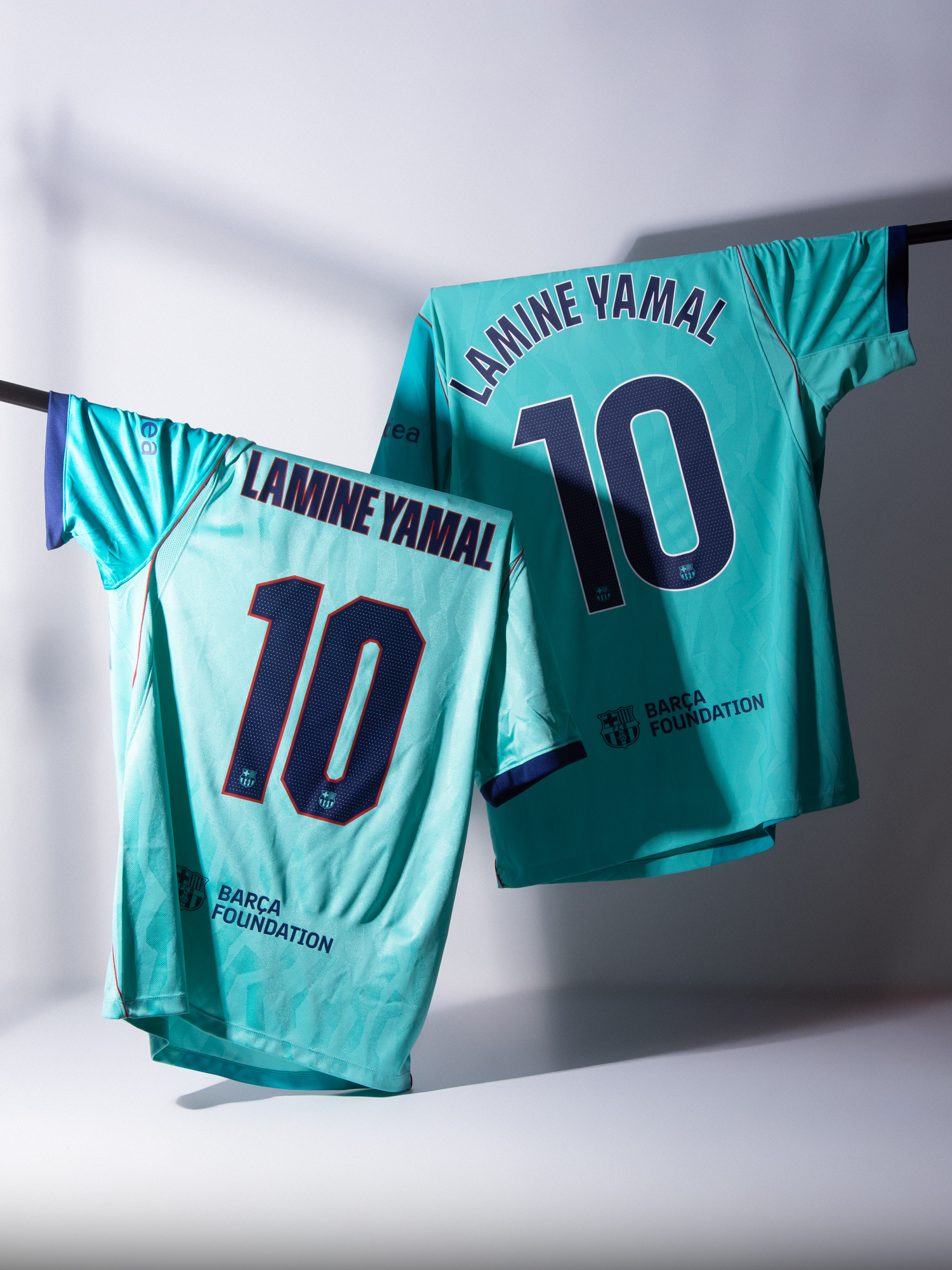 Perché il FC Barcelona ha due stampe diverse sulla maglia?