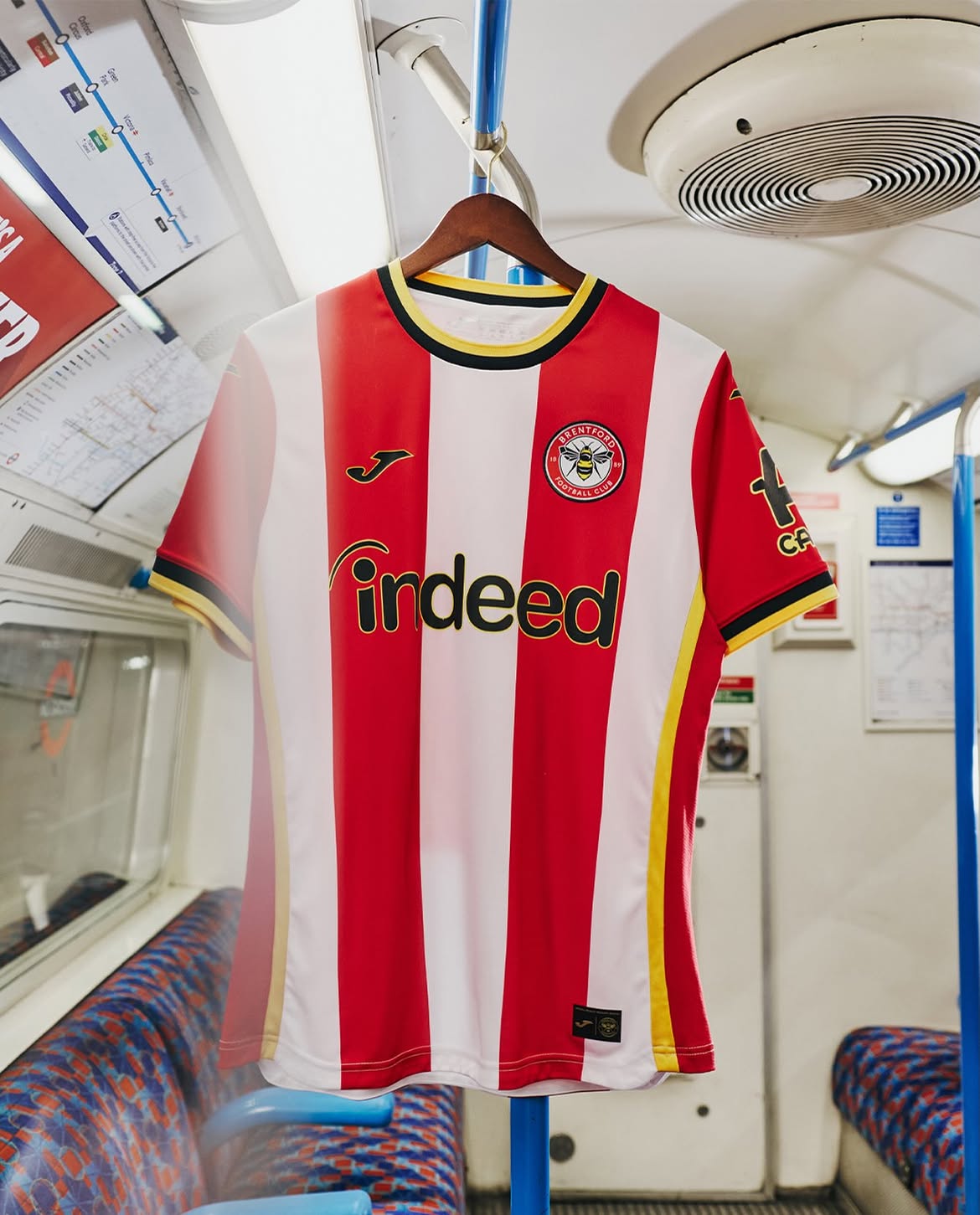 Le maglie del Brentford 2026-2027 con il nuovo sponsor