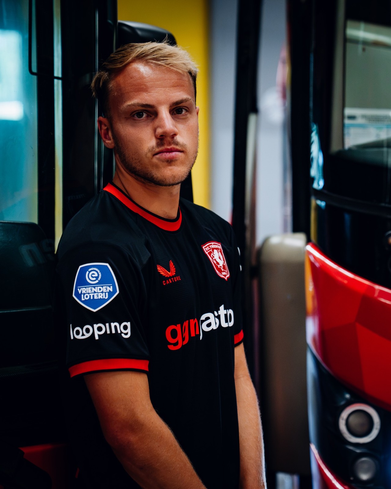 Le maglie del FC Twente 2026-2027 celebrano la maglia del titolo, i tifosi in trasferta e Het Diekman