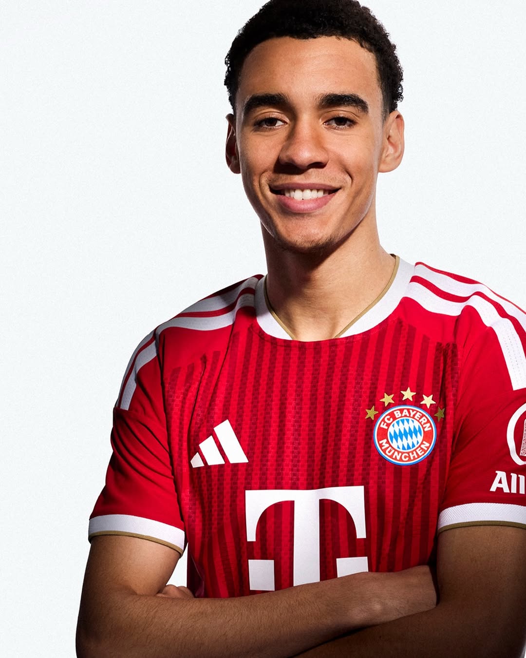 Maglia home Bayern München 2026-2027 con strisce verticali
