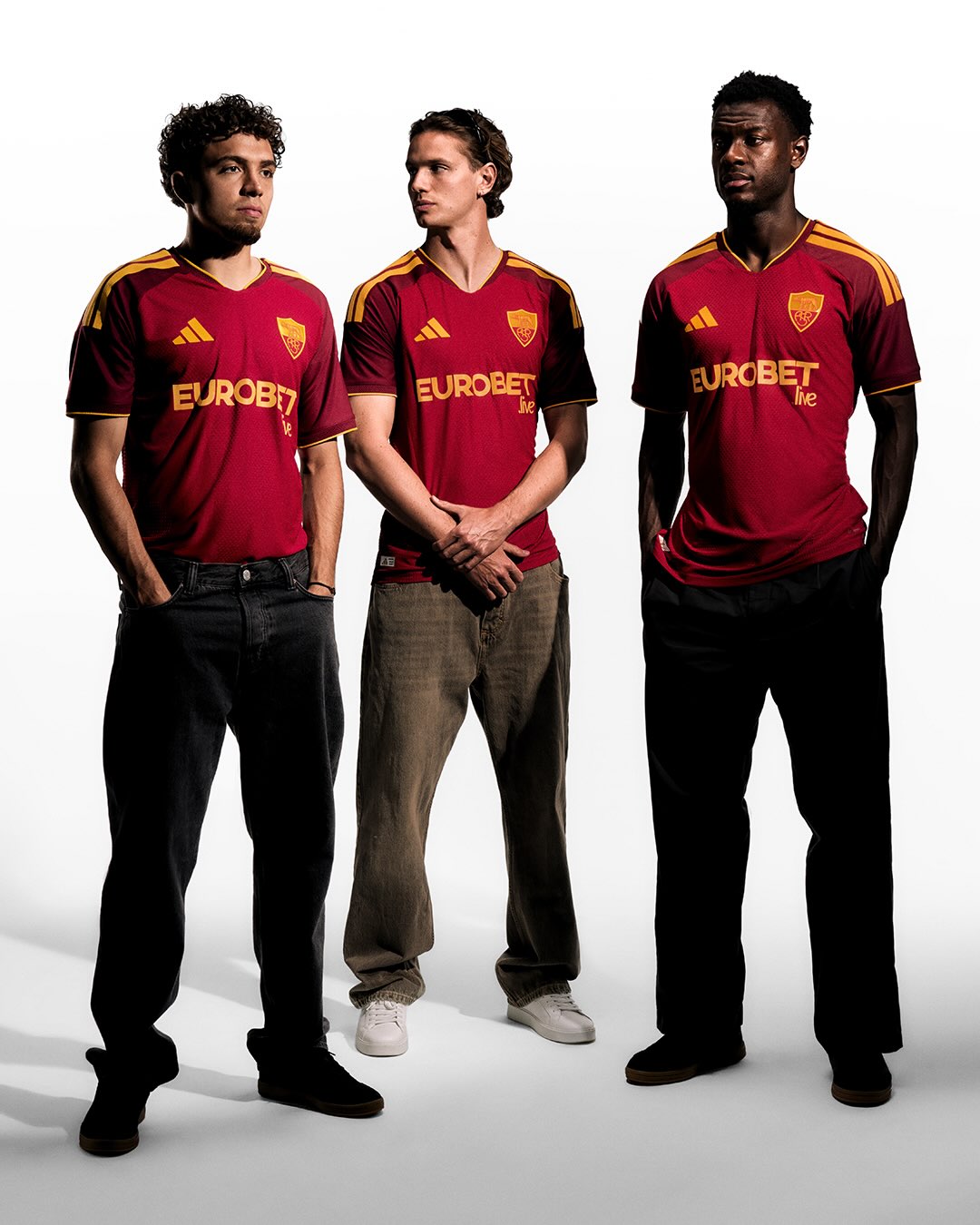 La maglia home dell'AS Roma 2026-2027 respira il DNA del club