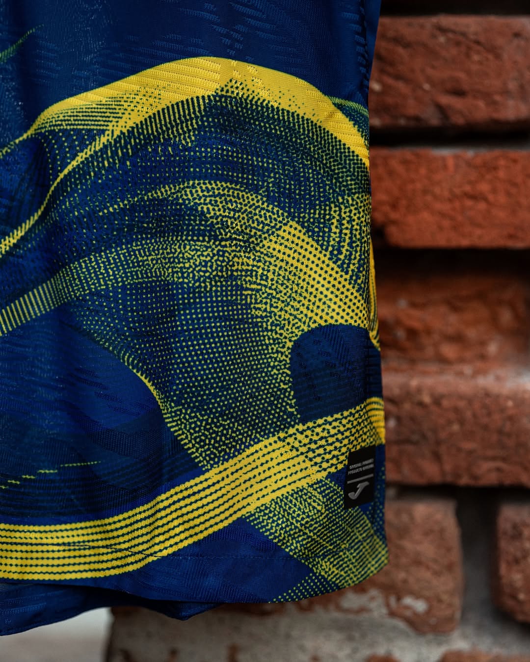Maglie dell'Hellas Verona 2025-2026: i mastini di JOMA e il ricordo del 1985-1986