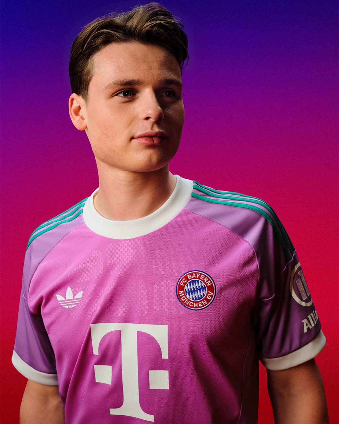 La maglia away del Bayern Monaco 2026-2027 ha un look retro!