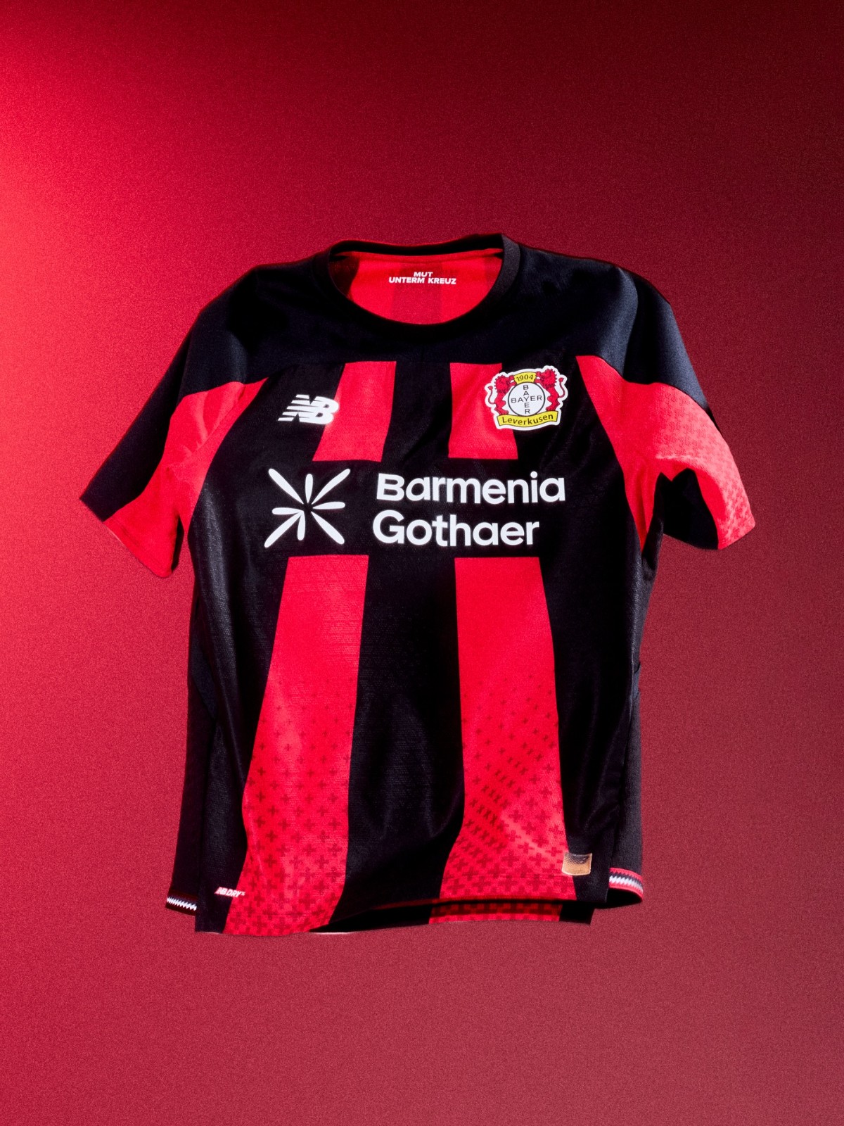 Maglie del Bayer Leverkusen 2026-2027 ispirate alla BayArena e a 'City of Colours'